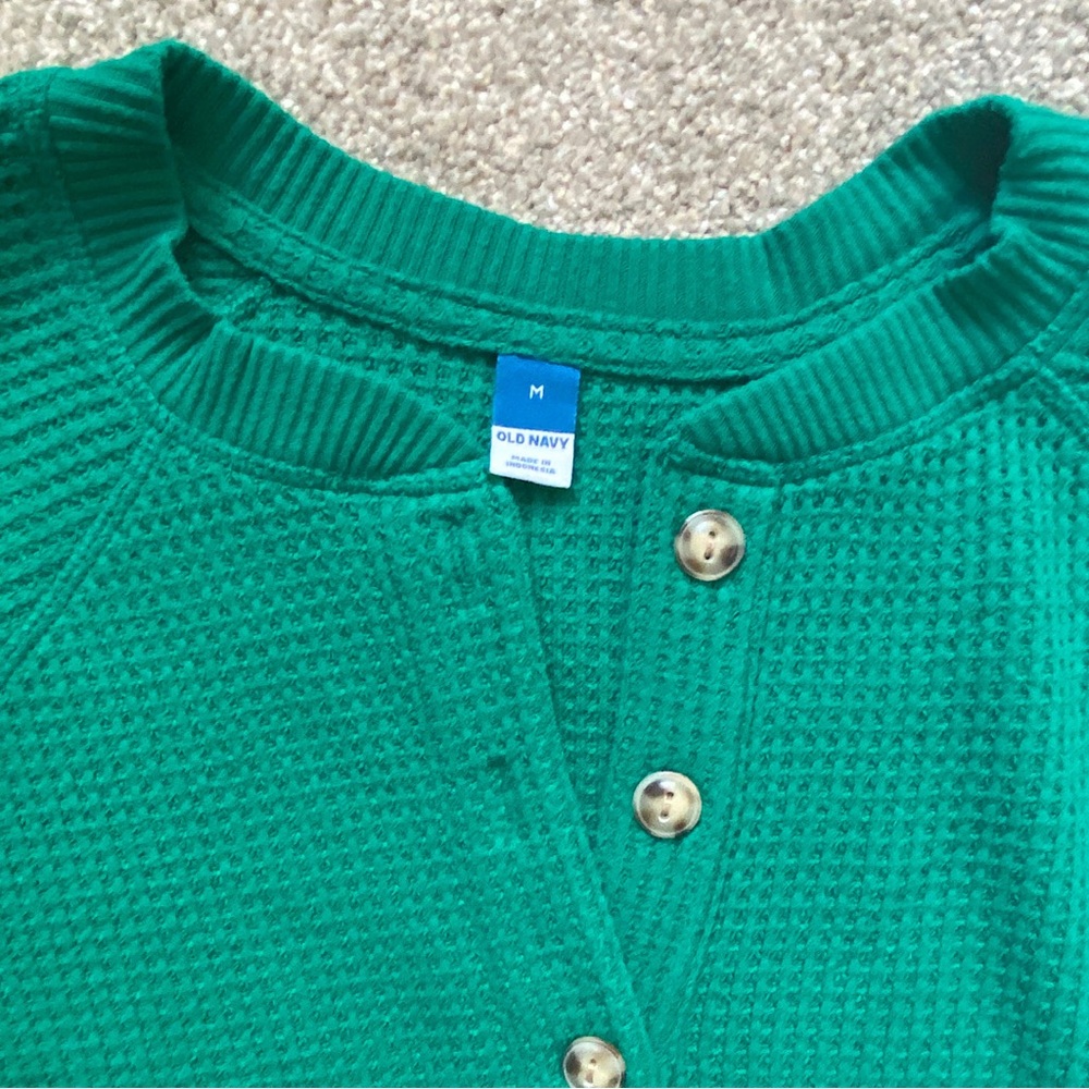 🎉OLD NAVY Waffle Weave LS Henley Top, Women’s Size Med, Kelly Green - Picture 2 of 3